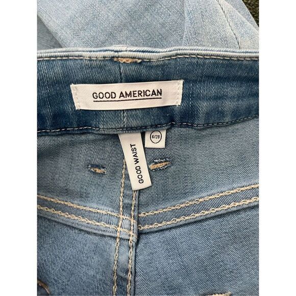 Good American Good Waist Light Wash Distressed Cropped Jeans Women’s Size‎ 6/28 - Picture 3 of 5